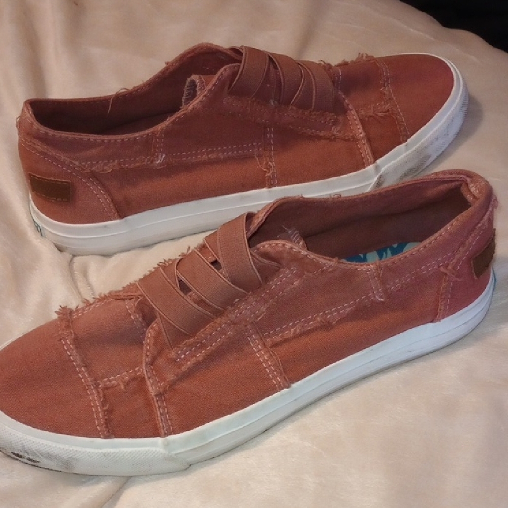 Casual Women's Sneakers Dark Peach Size 9